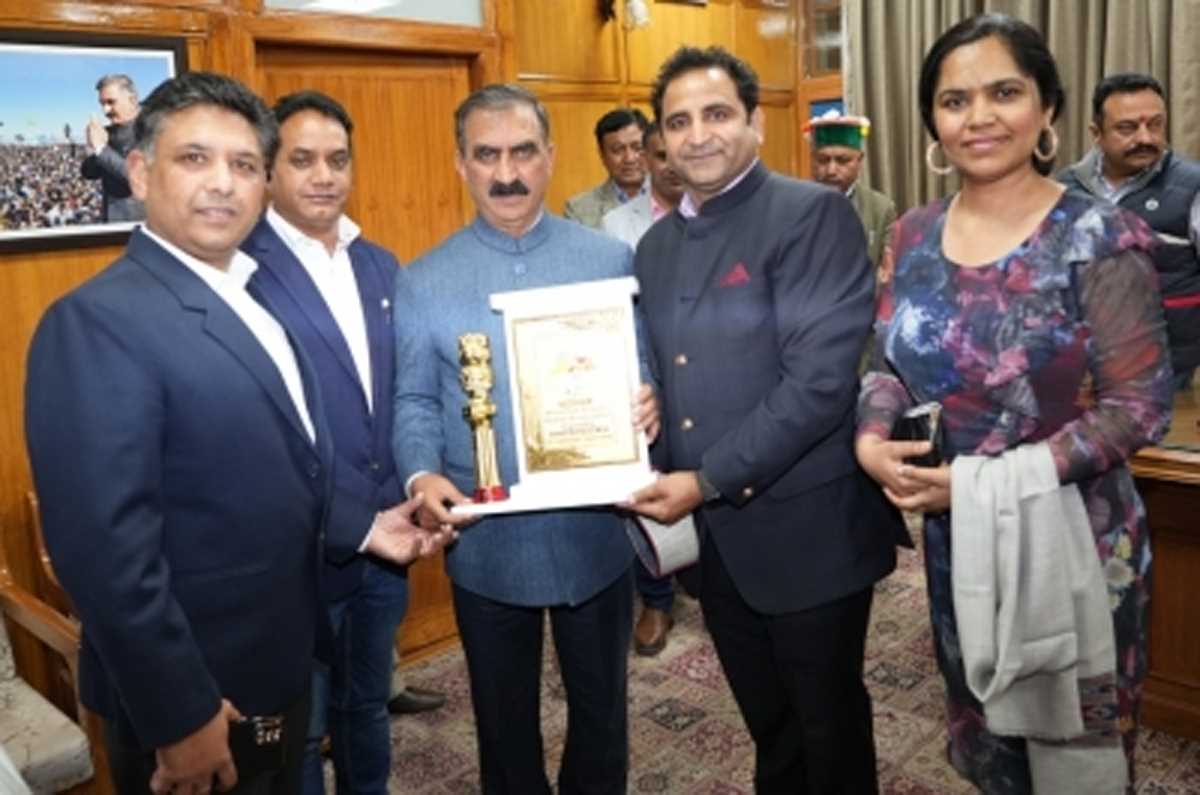 एनआरआई प्रतिनिधिमंडल ने हिमाचल में प्रवासियों के लिए आयोग गठित करने की मांग की एनआरआई प्रतिनिधिमंडल ने हिमाचल में प्रवासियों के लिए आयोग गठित करने की मांग की